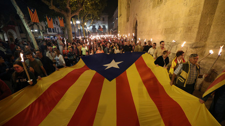 Les Catalans manifestent pour l’indépendance à Barcelone  