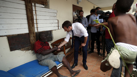 A Saint-Martin, Macron dort sur un lit de camp, «à la dure pour faire comme les habitants»