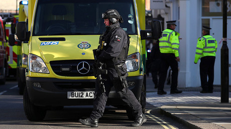 Au lendemain de l'attentat du métro de Londres, la chasse à l'homme se poursuit