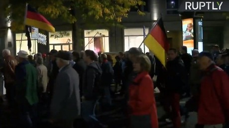 Le mouvement PEGIDA manifeste à Dresde à la suite des résultats des législatives