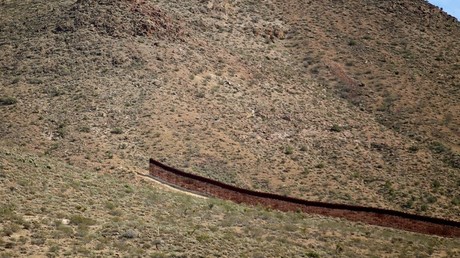 La grande muraille du Mexique : les Etats-Unis testent des prototypes pour leur mur anti-immigration
