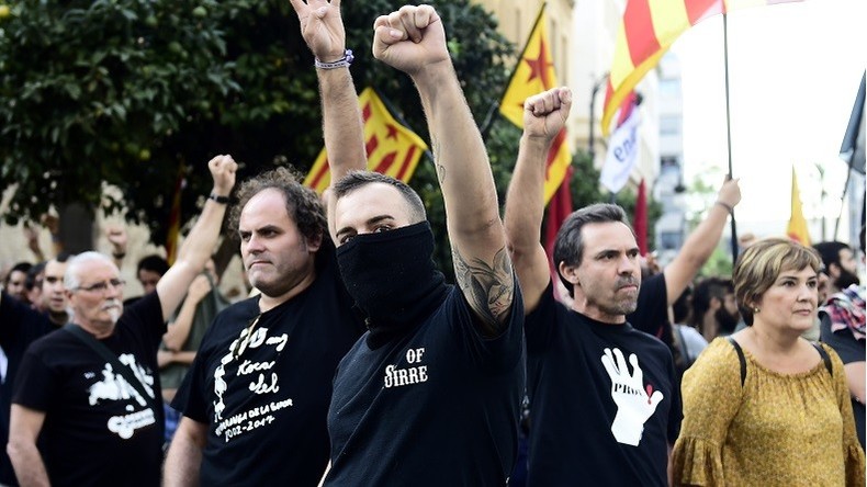 Violents affrontements entre manifestants lors d'un rassemblement à Valence (VIDEO)