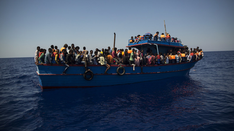 Incendie et gaz lacrymogène : en Tunisie, des habitants furieux après le décès de migrants en mer