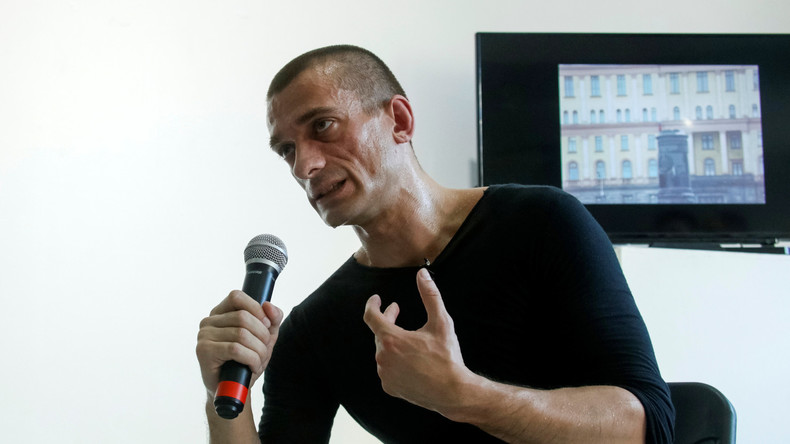 Incendie de la Banque de France : l'artiste russe Piotr Pavlensky placé en détention provisoire