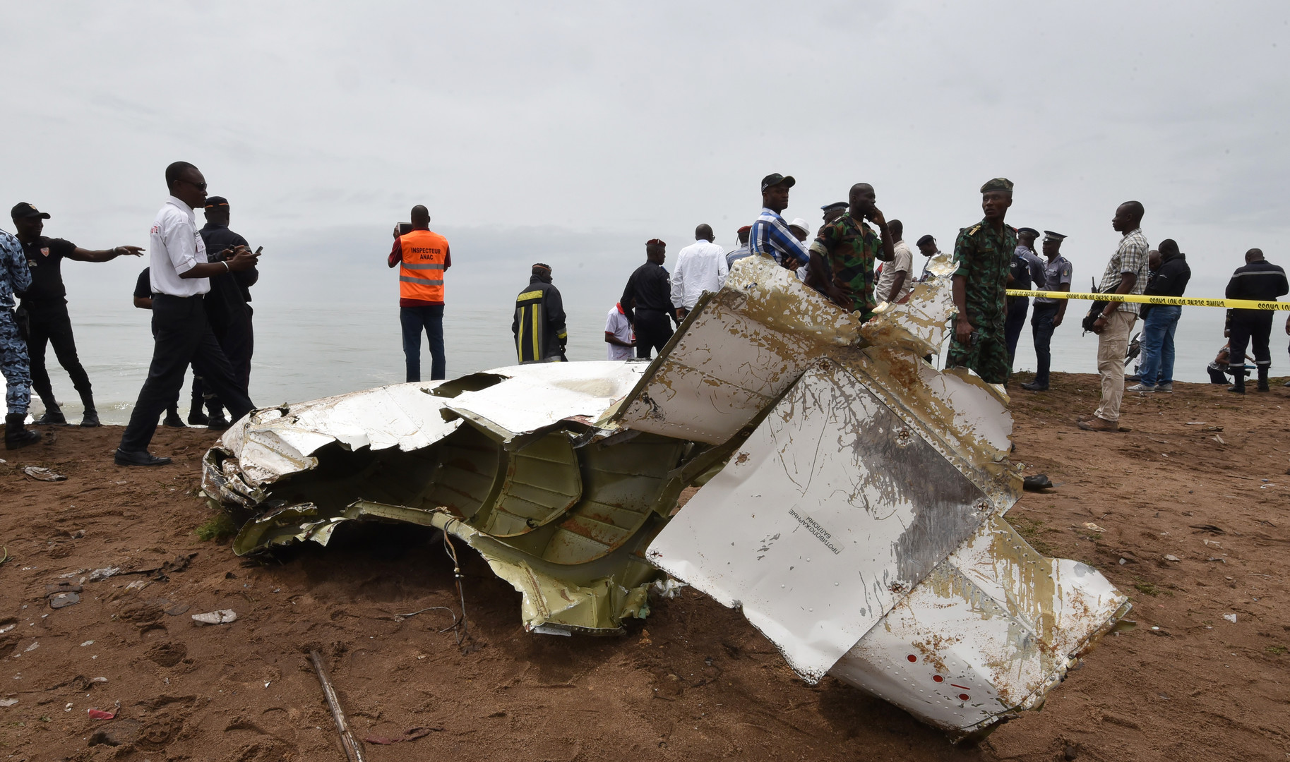 Côte d'Ivoire : un avion affrété par l'armée française s'écrase au large d'Abidjan, 4 morts (IMAGES)