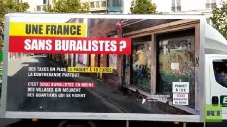 Les buralistes bloquent le périphérique et manifestent à Paris contre le paquet à 10 euros