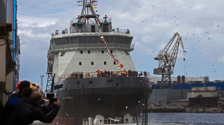 Un brise-glace militaire russe en route vers l'Arctique