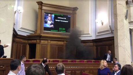 Un fumigène dans la Rada ukrainienne