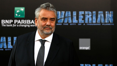 «Peu importe que l'info soit juste ou erronée» : la violente charge de Luc Besson contre la presse