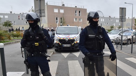 Un an après l'attaque de policiers à Viry-Châtillon, Collomb veut «reconquérir» les zones sensibles