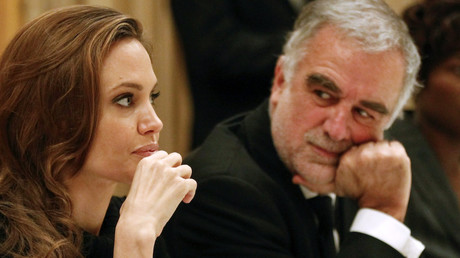 Angelina Jolie et le procureur de la Cour pénale internationale (2003-2012) lors d'un gala baptisé «Cinéma pour la paix», photo ©Fabrizio Bensch/Reuters