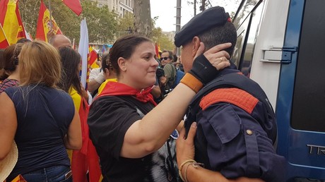 Fête nationale espagnole : les défenseurs de l’unité du pays descendent dans les rues de Barcelone