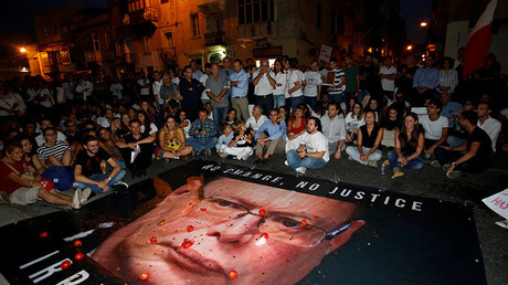 Des milliers de manifestants à Malte après le meurtre d'une journaliste anticorruption (IMAGES)