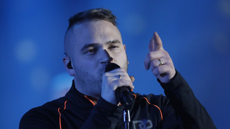 «Je tenez a mescusez» : le rappeur Jul fait amende honorable... et se fait reprocher son orthographe