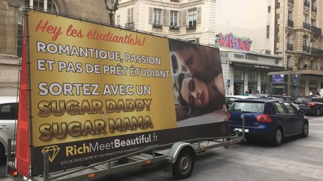 Le site de «sugar dating» débarque à Paris et fait face à une levée de boucliers
