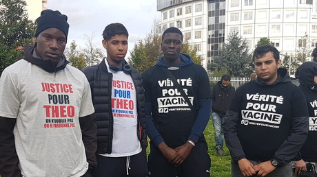«J'ai pardonné, mais pas ma famille»: Théo s'exprime devant quelques centaines de soutiens à Bobigny
