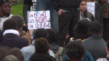 Affaire Théo : 300 personnes rassemblées à Bobigny contre les violences policières