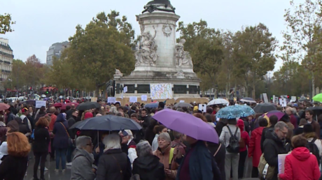 #Metoo : des centaines de femmes manifestent à Paris contre le harcèlement sexuel