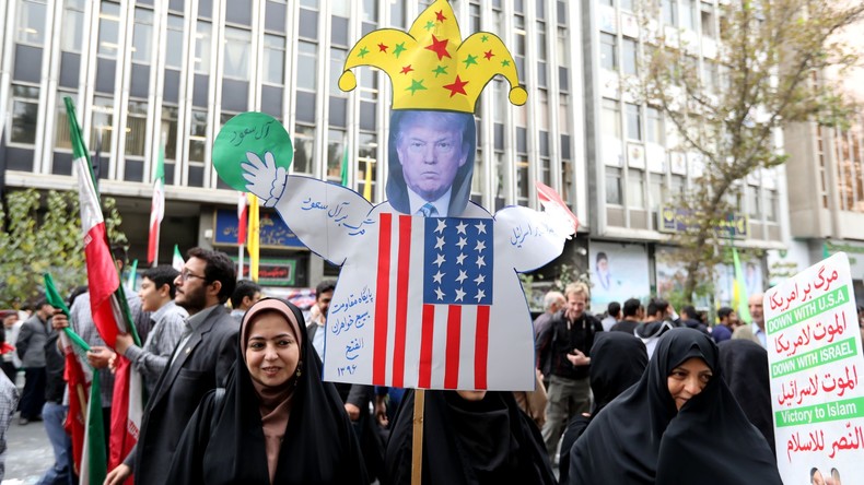 «Mort à l'Amérique» : des milliers d'Iraniens manifestent à Téhéran contre les USA de Trump (PHOTOS)