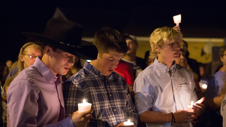 Au lendemain de la fusillade dans l'église du Texas, que sait-on du tueur ?