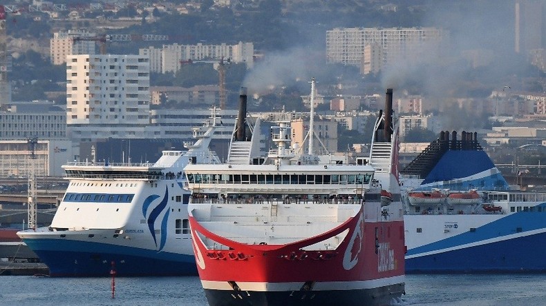 Un ferry faisant la liaison Marseille-Alger prend feu : au moins 30 véhicules brûlés (VIDEO)