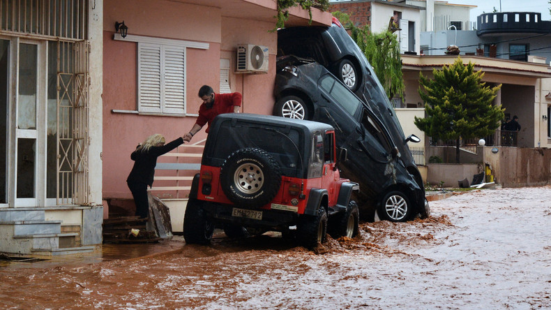 Athènes ravagée par les inondations, une catastrophe annoncée ? (IMAGES)