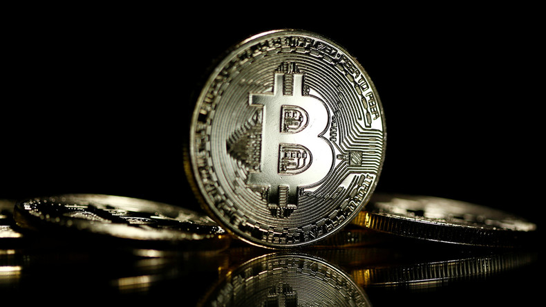 Le Bitcoin bat des records et atteint les 8 000 dollars pour la première fois