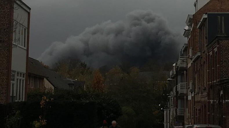 Un nuage potentiellement toxique envahit la banlieue de Bruxelles (IMAGES)