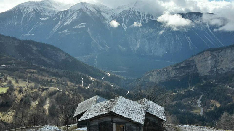 Un village suisse offre plus de 50 000 euros aux familles qui souhaitent s'y installer