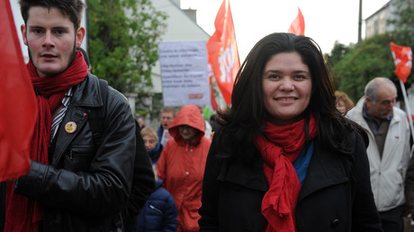 Raquel Garrido participant à une manifestation en Bretagne en novembre 2013. 
