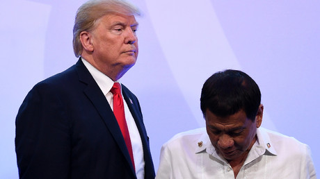 Le président philippin pousse la chansonnette «sur ordre» de Donald Trump (VIDEO)