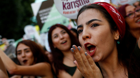 Turquie : une réforme fait craindre la banalisation des mariages de fillettes et de la polygamie
