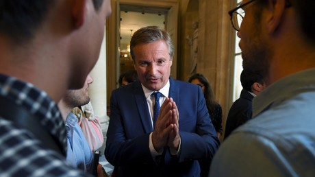 Nicolas Dupont-Aignan est «indigné» par «l'amende dérisoire» de HSBC et va proposer une loi 