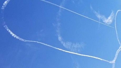 Un pilote s'amuse à dessiner un pénis dans le ciel, l'armée américaine a dû s'excuser
