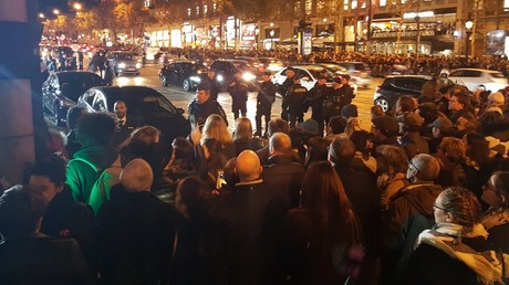 Dispositif de sécurité à l'occasion de la visite d'Anne Hidalgo sur les Champs-Elysées le 22 novembre 2017, photo ©Jonathan Moadab/RT France