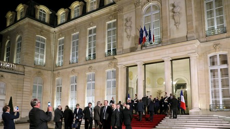«Dîner de cons» : le maire de Saint-Etienne en colère après la réception des édiles à l'Elysée