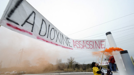 Manifestation contre l'incinérateur de Fos-sur-Mer en 2010, à cause du problème du rejet de dioxine. 