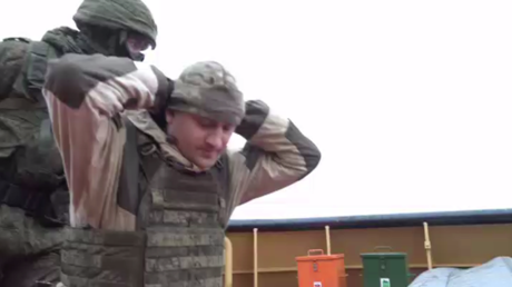 Exercices anti-terroristes de l'infanterie de marine russe à Saint-Pétersbourg 