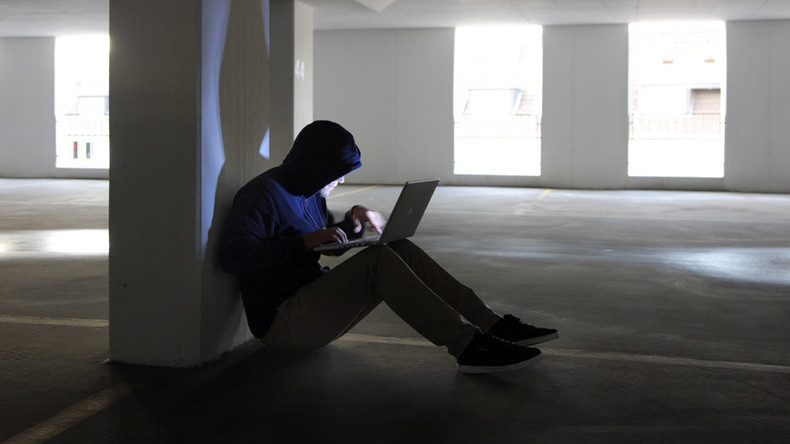 Un Suédois condamné à 10 ans de prison pour des «viols sur internet»