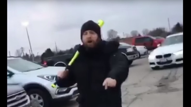 Canada : il violente une famille colombienne avec une batte en la traitant de «terroristes français»