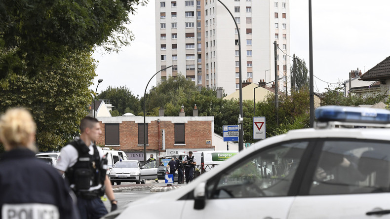 «Baissez les yeux fils de p...»: quand un dealer nargue les policiers avec son immunité diplomatique