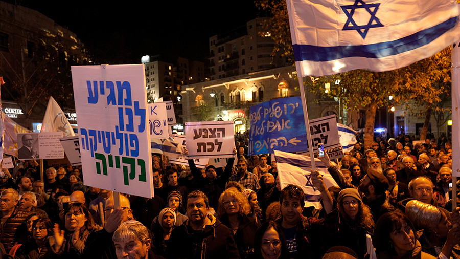 «Crime minister» : les Israéliens manifestent contre le gouvernement de Netanyahou (IMAGES)