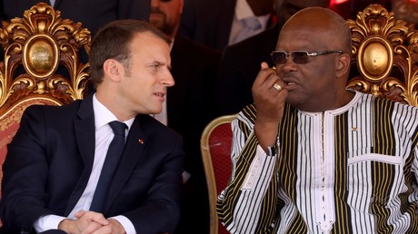 Emmanuel Macron et Roch Kaboré lors de l'inauguration d'une centrale solaire le 29 novembre au Burkina Faso
