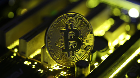 Le Bitcoin poursuit sa folle ascension et son cours atteint 15 000 dollars