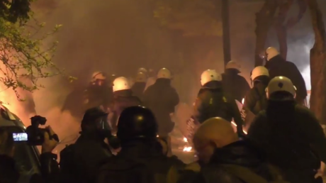 Grèce : la manifestation contre les violences policières dégénère en affrontements à Athènes