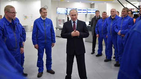 Le président russe Vladimir Poutine visite le 8 décembre le site gazier de Yamal LNG  dans le port de Sabetta