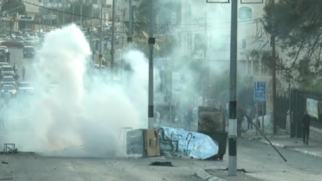 La police israélienne utilise du gaz lacrymogène contre des manifestants palestiniens à Bethléem