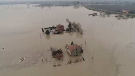Des centaines de personnes évacuées après de graves inondations en Italie