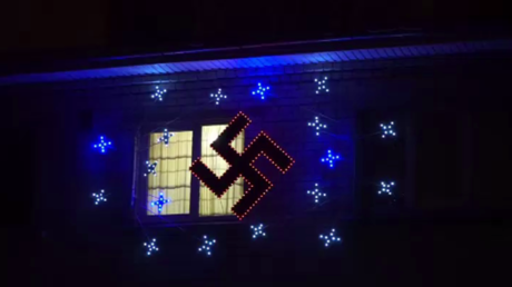 Des illuminations de Noёl en forme de svastika font polémique en Lettonie 