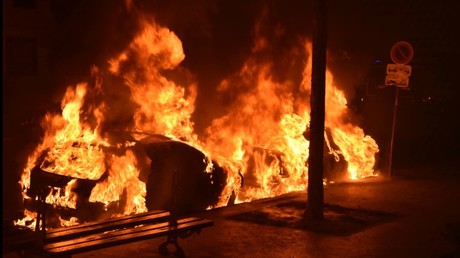 Voitures incendiées à Lille après la mort d'un jeune sur la voie ferrée, percuté par un train